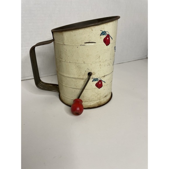 Vintage Bromwell's 3-Cup Metal Flour Sifter Farmhouse Apple Design - Picture 3 of 8